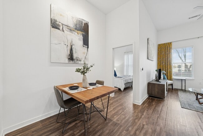 Photo - Mustang Station