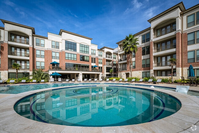 Pool - Imperial Lofts