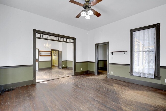 Photo - 304 Olive St