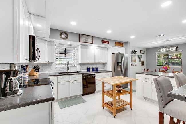 Building Photo - 912 Blueberry Dr