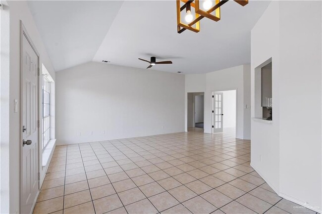 Photo - 1715 Marigold St