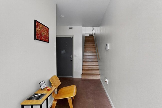 Photo - 343 Platinum St SW