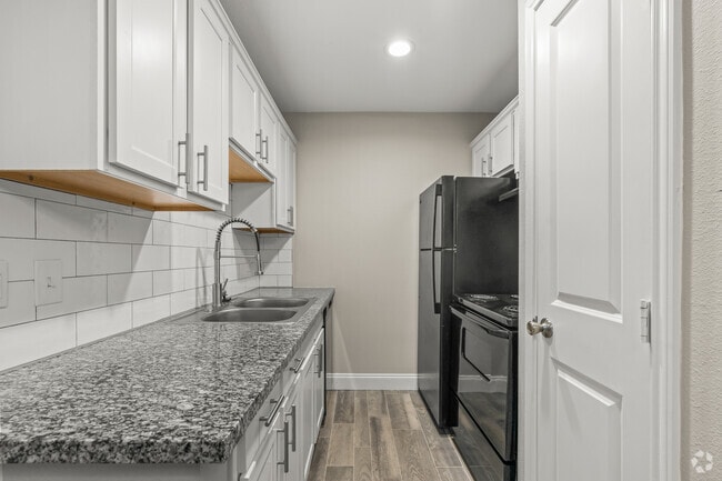 1BR, 1BA - 640SF - Kitchen - The Mirage