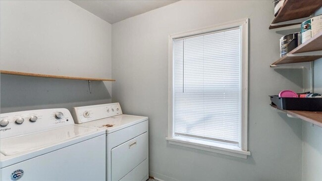 Photo - 828 15th St SW