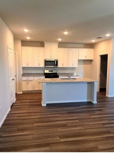 Photo - 900 Portina Dr