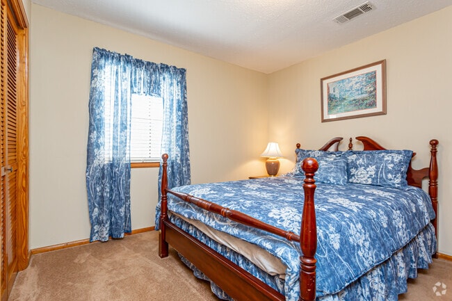1BR, 1BA - 560SF - Pontchartrain Oaks Apts