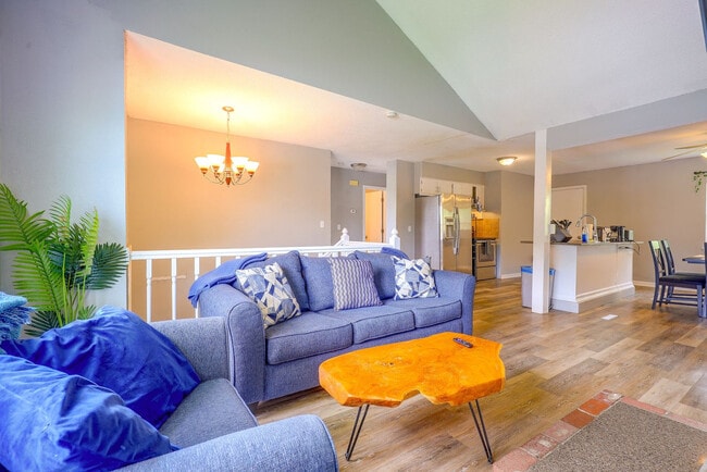 Building Photo - 1013 E Huntington Pl Unit SI ID1621230P