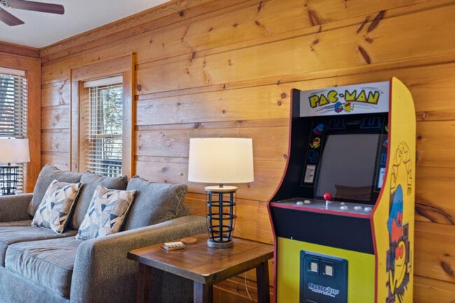 Building Photo - 741 Golf View Blvd Unit ID1266621P