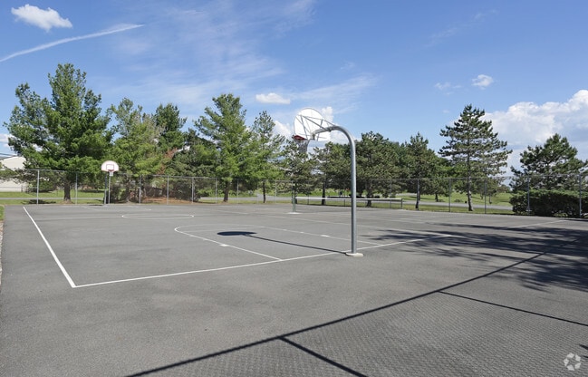 Basketball/Tennis Courts - Strawberry Ridge Apartments