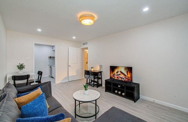 Building Photo - 845 Augusta Dr Unit SI ID1471729P