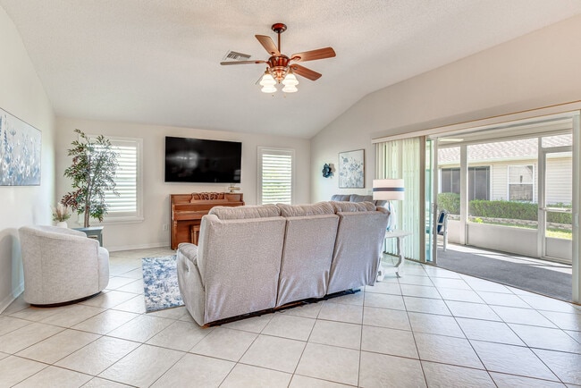 Building Photo - 684 Winifred Way Unit SI ID1546183P