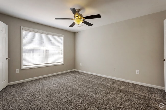 2BR, 2BA - 1200 SF - Creekside Apartments