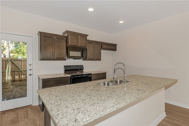 Photo - 601 W 24th St