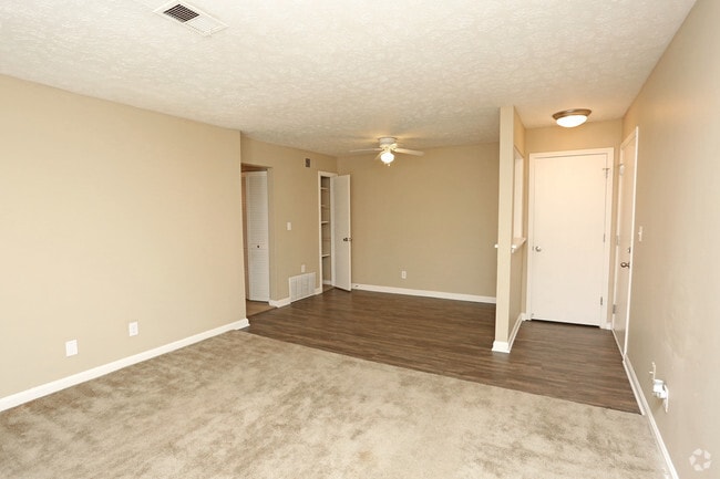 2BR, 2BA - 1,100 SF - Living Room - Addison Park Apartments