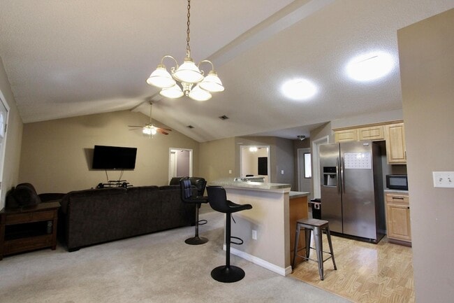 Photo - 220 Tiffot Ct