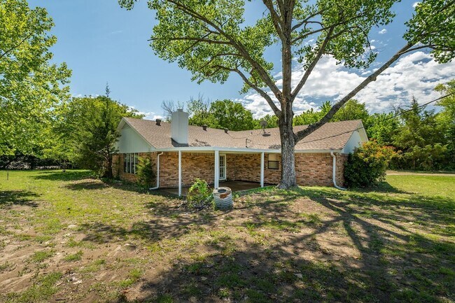 Photo - 1905 Shady Ln