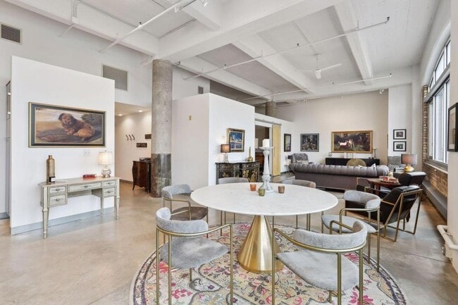 Photo - 700 N Washington Ave