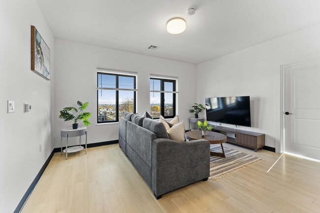 Photo - 600 Broadway-SI ID1240310P Unit SI ID1240310P