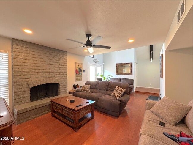 Photo - 314 E Embassy St