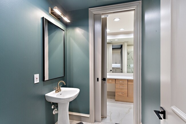 Powder bath entry - Rienzi at Turtle Creek