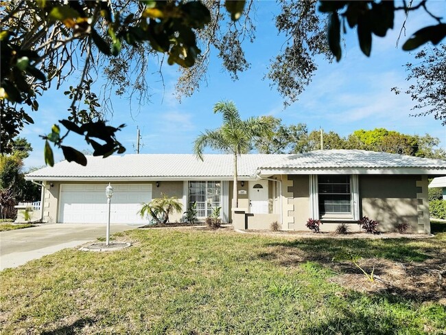 Building Photo - 237 Matisse Cir N