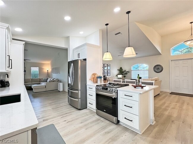 Photo - 1325 NE 5th Pl