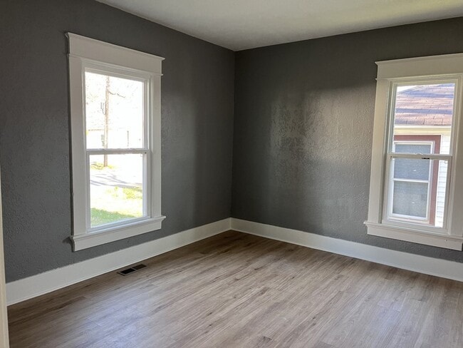 Photo - 2134 Hazel St