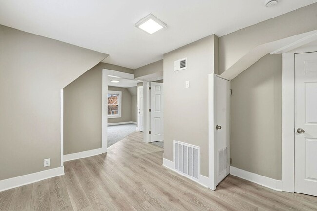 Photo - 1217 N Harding Ave Unit 2