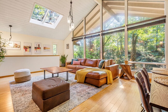 Building Photo - 16441 SE 42nd Pl Unit ID1324817P