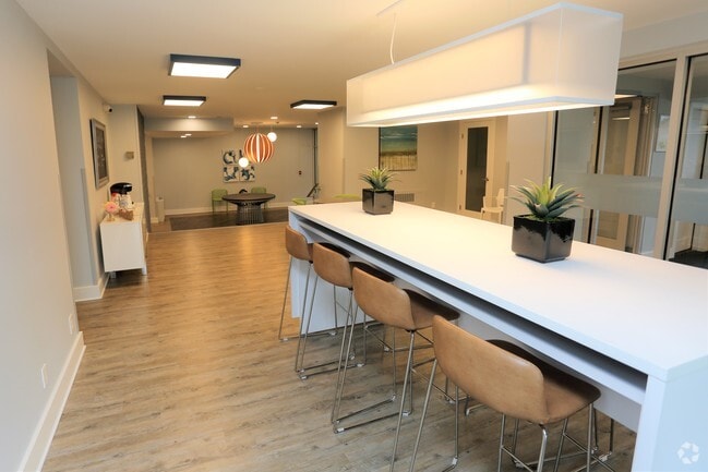 Lobby - Imperial House Apartments