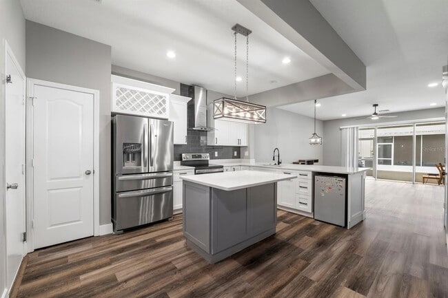 Photo - 26532 Castleview Way