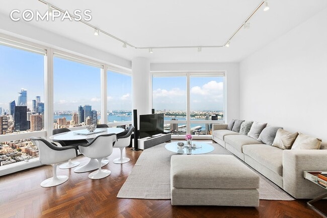 Building Photo - 25 Columbus Cir Unit 65E