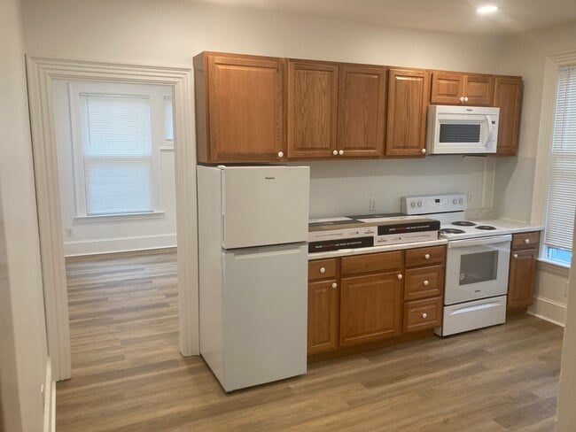 Building Photo - 119 Pleasant St