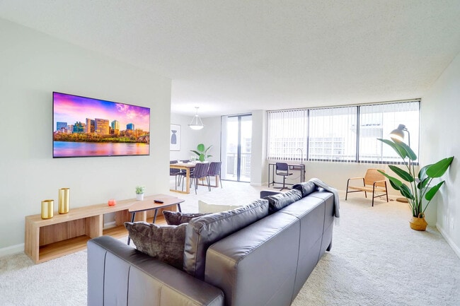 Building Photo - 320 23rd St S Unit FL14-ID1022516P