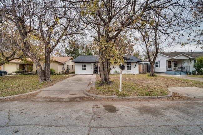 Photo - 2110 Aggie Dr