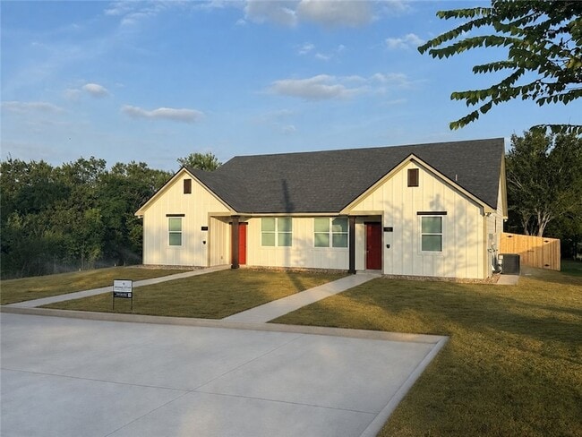 Building Photo - 142 E Martin Luther King Dr