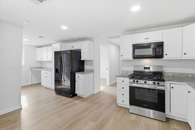 Photo - 404 S Murray St