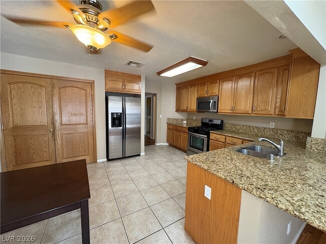 Photo - 1737 Sequoia Dr