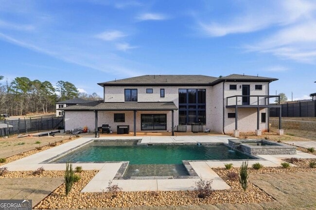 Photo - 556 Versailles Dr