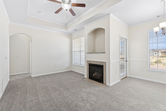 Building Photo - Villas at Park West