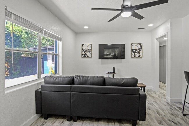 Photo - 1422 Dauphin Ln Unit ID1094223P