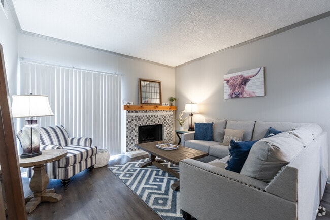 2BR, 2BA - 1,059SF - Living Room - Tesoro at 12