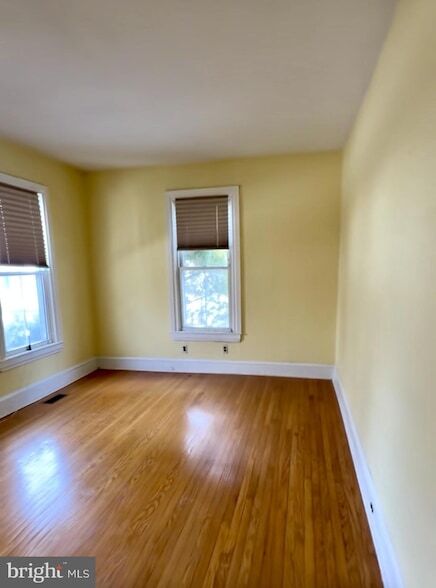 Photo - 136 Maple Terrace