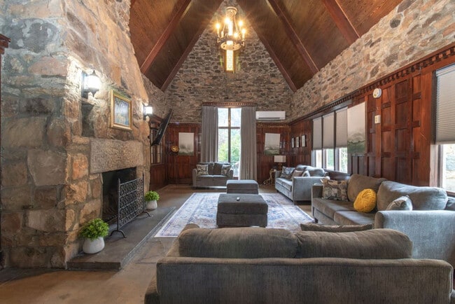 Building Photo - 1414 Dinglewood Dr Unit SI ID1043590P