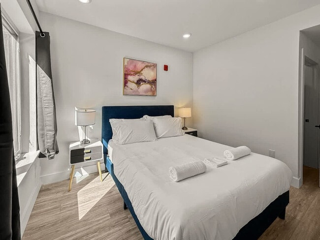 Photo - 2400 E Huntingdon St Unit ID1075544P