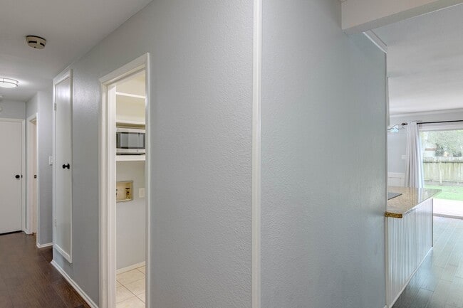 Photo - 6 Basal Briar Ct