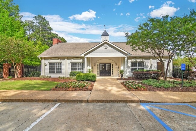Building Photo - The Reserve at Woodchase