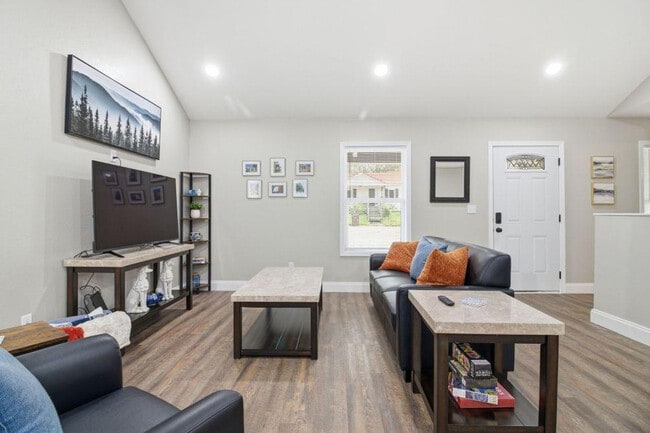 Building Photo - 810 Carson St Unit ID1331737P