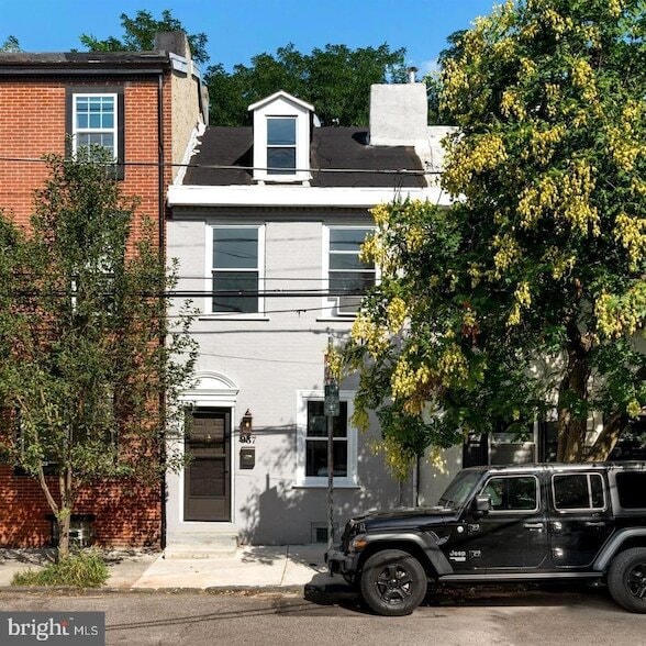 Building Photo - 937 N American St