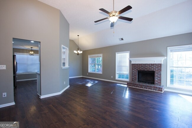 Photo - 413 Vista Way